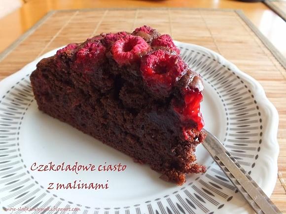 Czekoladowe ciasto ucierane z malinami