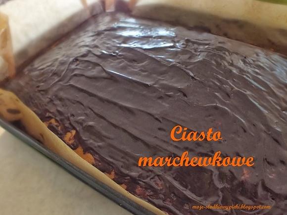 Ciasto marchewkowe z czekoladową polewą