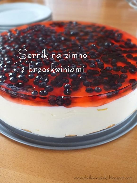Sernik na zimno z brzoskwiniami