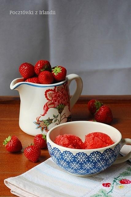 Sorbet truskawkowy z różaną nutą