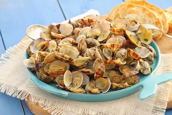 Małże po rybacku le vongole alla pescatora
