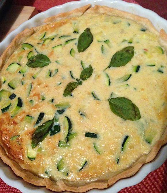Quiche z cukinią i bazylią