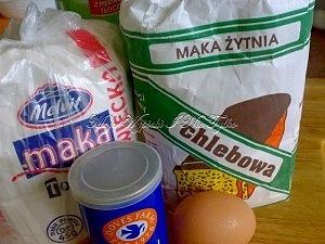 Zupa cebulowo-serowa zapiekana w chlebkach