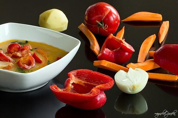 Zupa paprykowo-pomidorowa z grillowanych warzyw