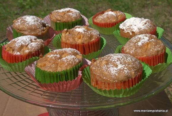 Muffinki z jabłkami i płatkami owsianymi