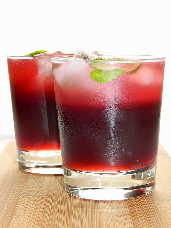 Blackberry drink z owocami sezonowymi