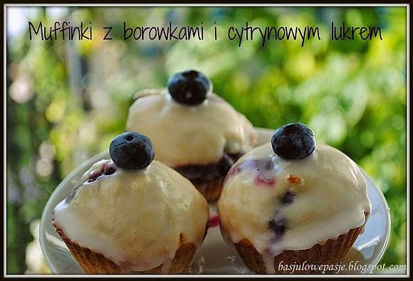 Muffinki z borówką amerykańską i cytrynowym lukrem