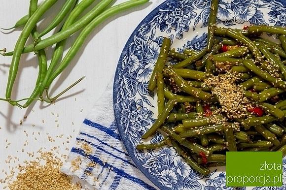 Fasolka szparagowa na ostro z sezamem i sosem sojowym