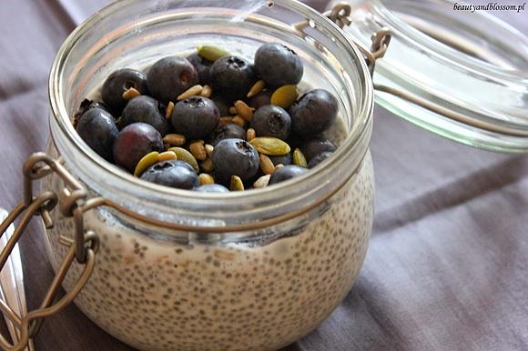 Dietetyczny pudding chia z borówkami