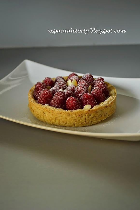 Tarta migdałowa z malinami