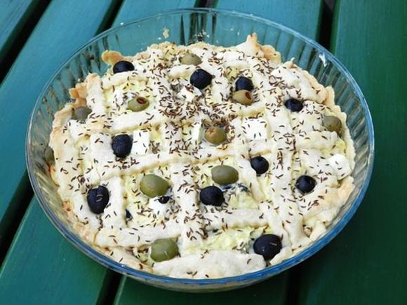 Tarta śródziemnomorska z oliwkami