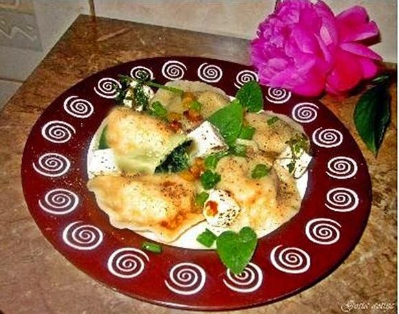 Pierogi z fetą i szpinakiem
