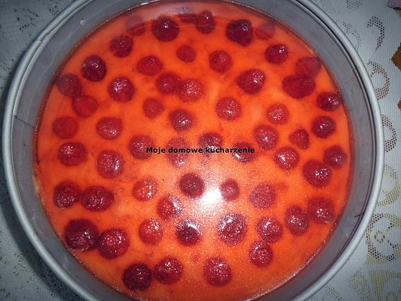 Ciasto bez pieczenia z malinami i kaszą manną