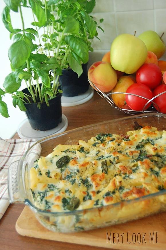 Zapiekanka makaronowa ze szpinakiem i serem ricotta