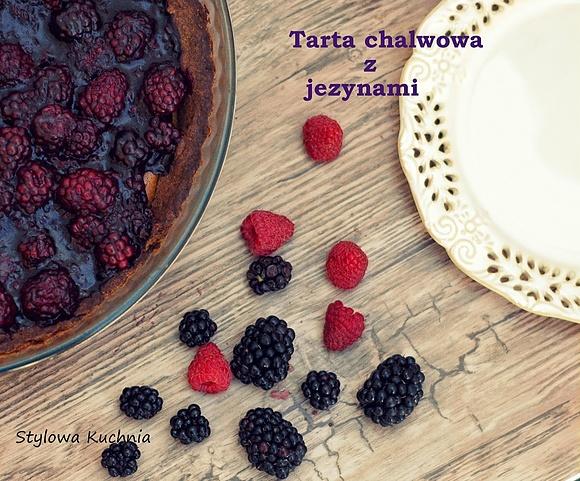 Tarta chałwowa z jeżynami