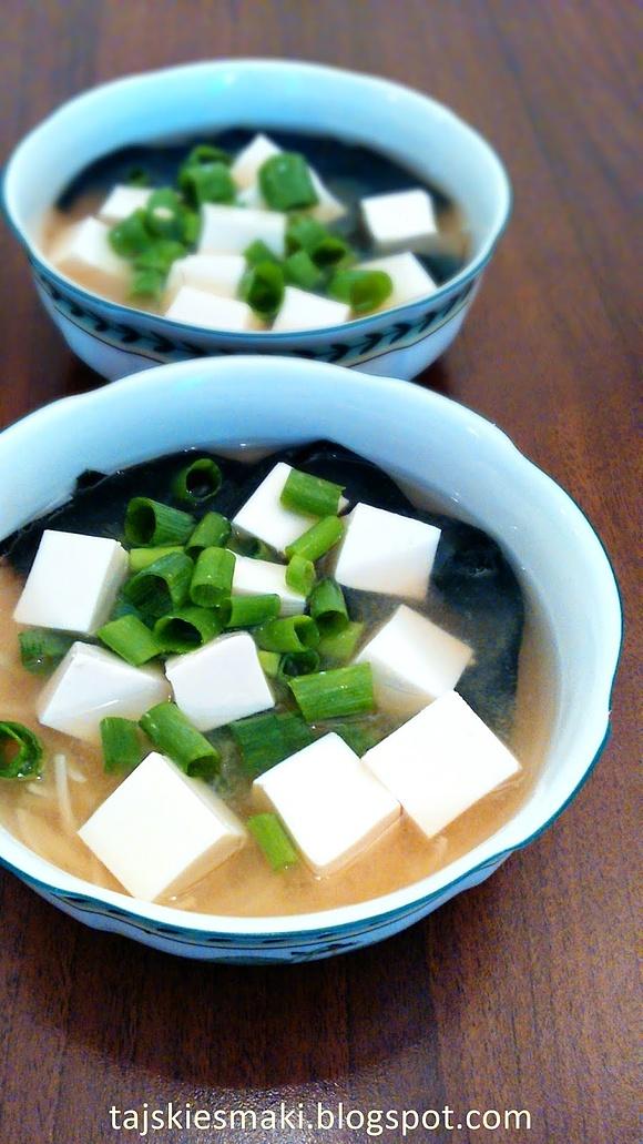Zupa miso z tofu i makaronem mie