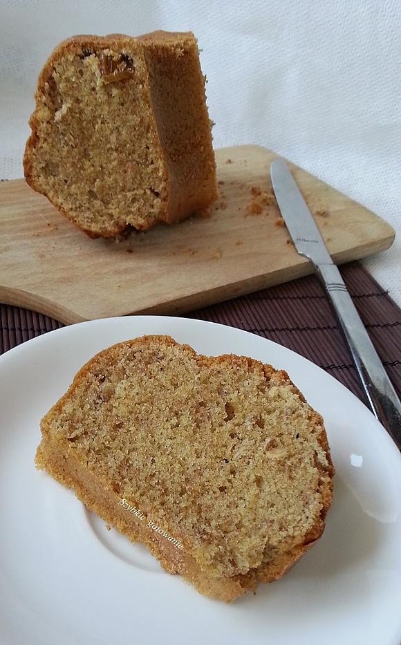 Babka z mąki razowej i kukurydzianej