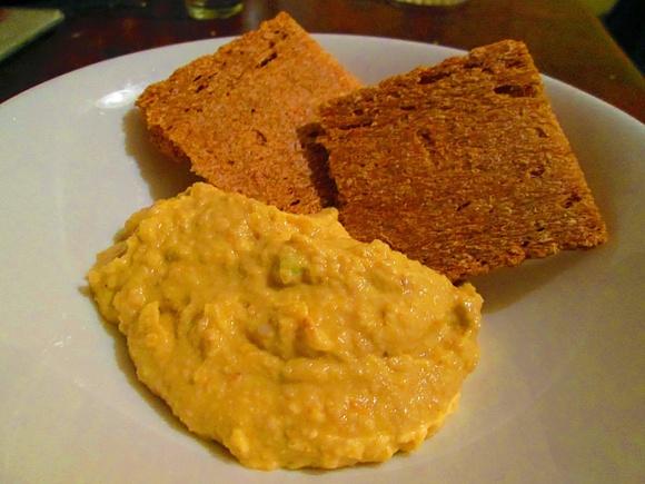Hummus - pasta z ciecierzycy i sezamu