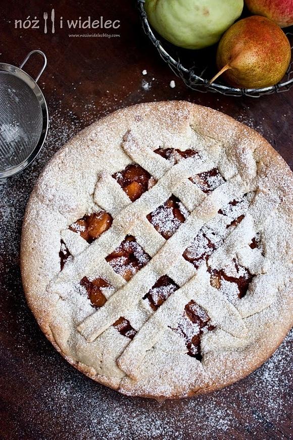 Tarta z antonówkami, cynamonem i rodzynkami