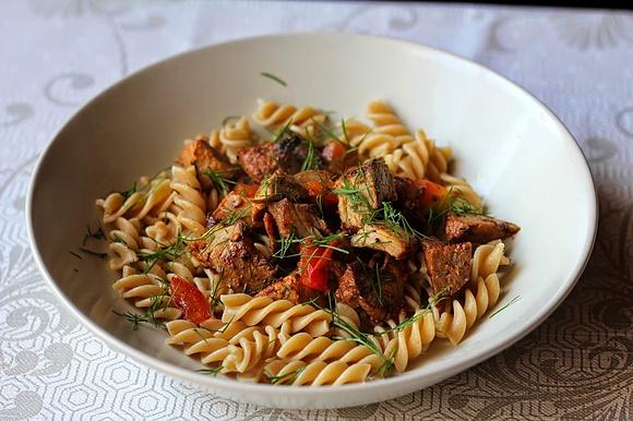 Makaron z grillowaną karkówką