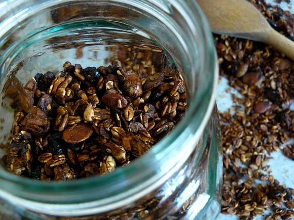 Granola orzechowa z żurawiną