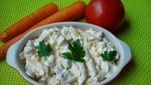 Makaronowa sałatka z pieczarkami w occie