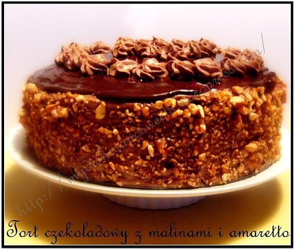 Tort czekoladowy z malinami i amaretto