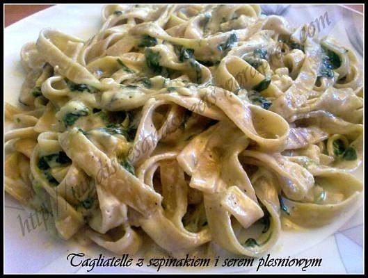 Tagliatelle ze szpinakiem i serem pleśniowym