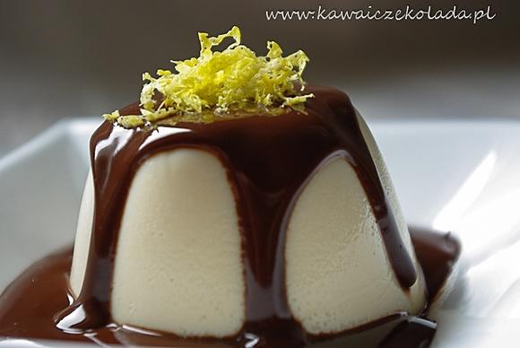 Panna cotta w sosie czekoladowym z nutą pikantno-ziołową