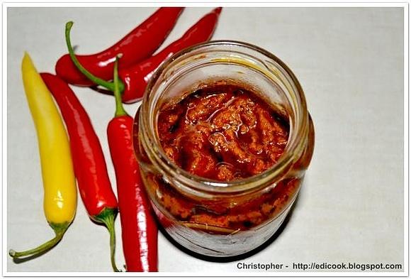 Harissa - przepis na aromatyczną pastę z chili i ziół