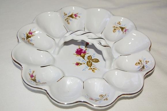 Talerz do jajek z uchwytem róża od porcelany chodzież