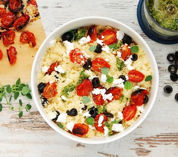 Sałatka z kaszą bulgur i pomidorkami