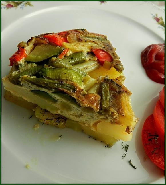 Tortilla z ziemniakami i warzywami w wersji wegetariańskiej