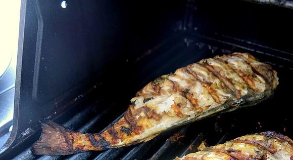 Ryba grillowana w całości
