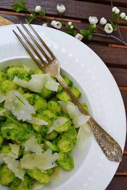 Cudowna lekkość bytu. Dziki czosnek, pesto, gnocchi.