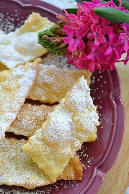 Karnawałowe cenci z amaretto - włoskie smakołyki dla Joli