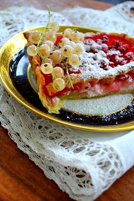 Biało czerwona tarta z ricottą i porzeczkami