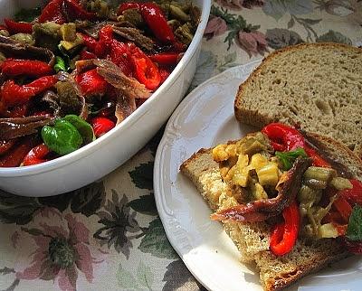 Vivaldi na tarasie. Escalivada z anchois.