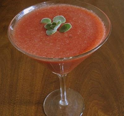 Truskawkowy drink Rossini z prosecco
