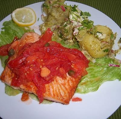 Gazpacho z pomidorów i papryki z nutą chilli i czosnku