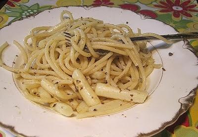 Samotny obiad: spaghetti ze szparagami