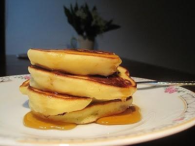 Zimny maj pancakes z bananami