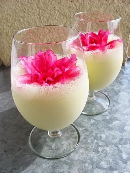 Lassi z mango i jogurtem naturalnym