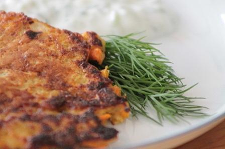 Placki warzywne z sosem tzatziki