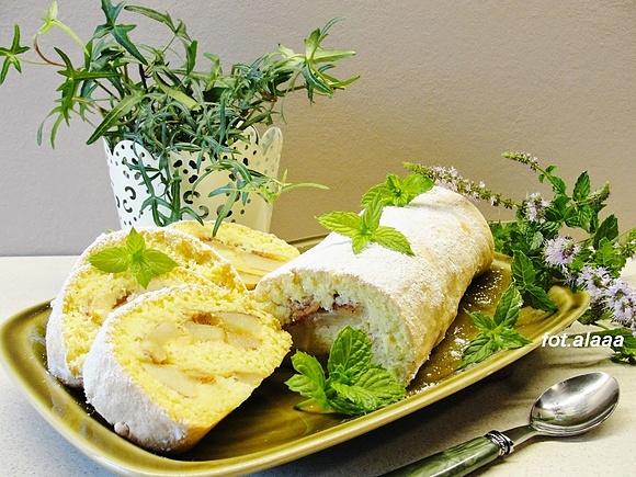 Rolada biszkoptowa z jabłkami