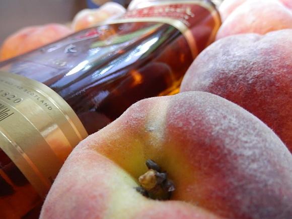 Nalewka brzoskwiniowa na whisky