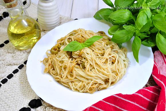 Błyskawiczne spaghetti ze szprotami