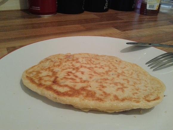 Omlet z cebulą i kiełbasą