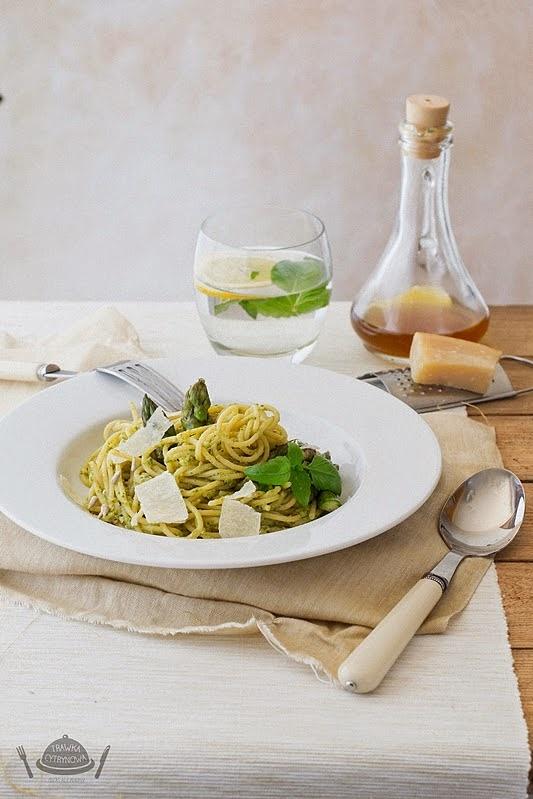 Spaghetti z pesto szparagowym