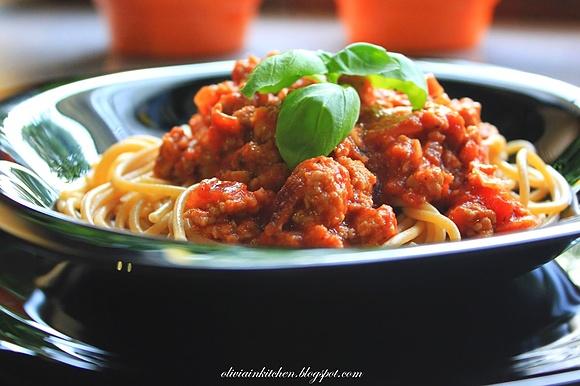 Spaghetti z sosem pomidorowym